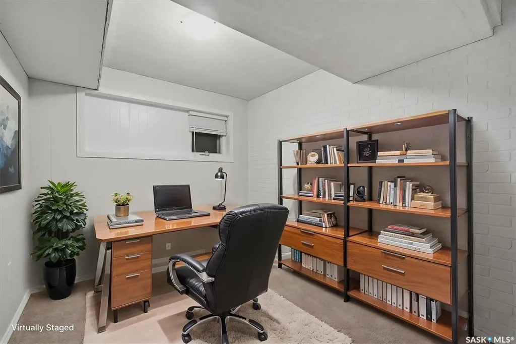 15 Selkirk Crescent Saskatoon SK S7L 4J4