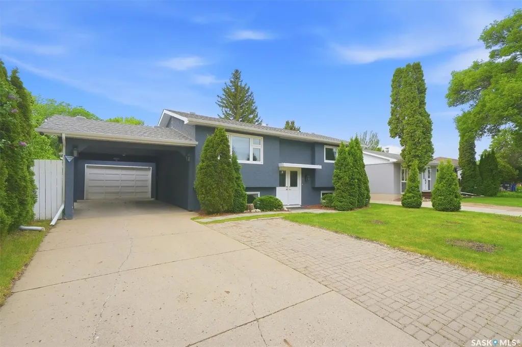 15 Selkirk Crescent Saskatoon SK S7L 4J4