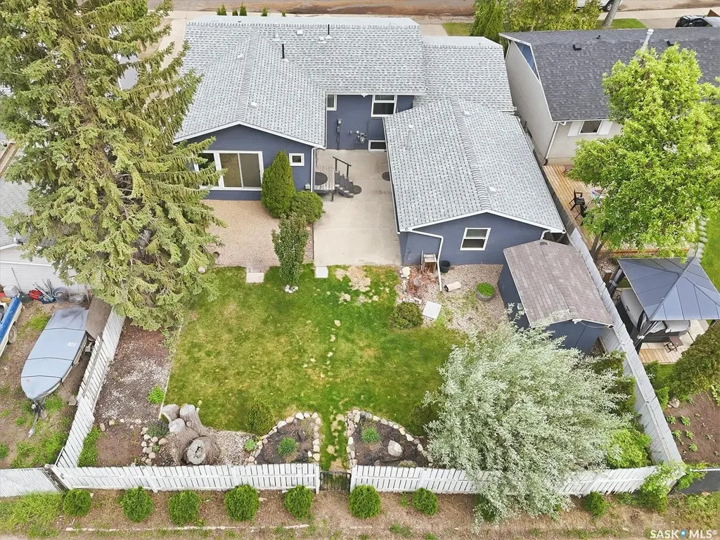 15 Selkirk Crescent Saskatoon SK S7L 4J4