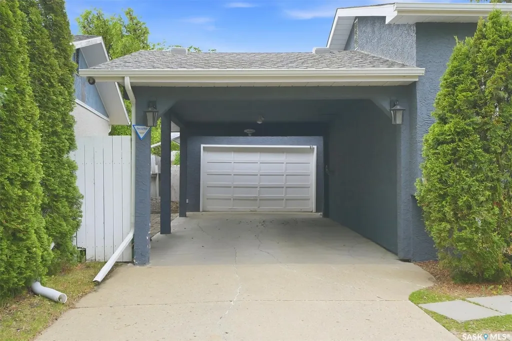 15 Selkirk Crescent Saskatoon SK S7L 4J4