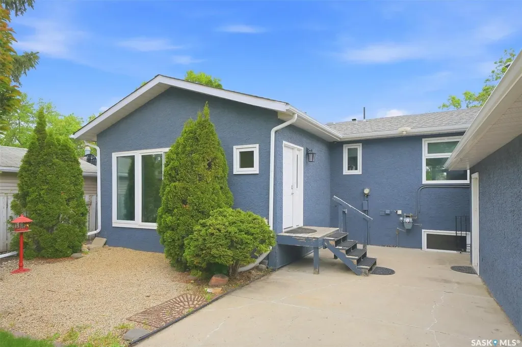 15 Selkirk Crescent Saskatoon SK S7L 4J4