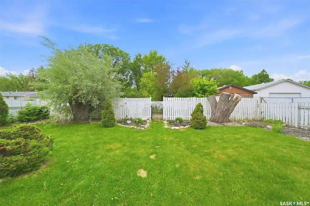 15 Selkirk Crescent Saskatoon SK S7L 4J4