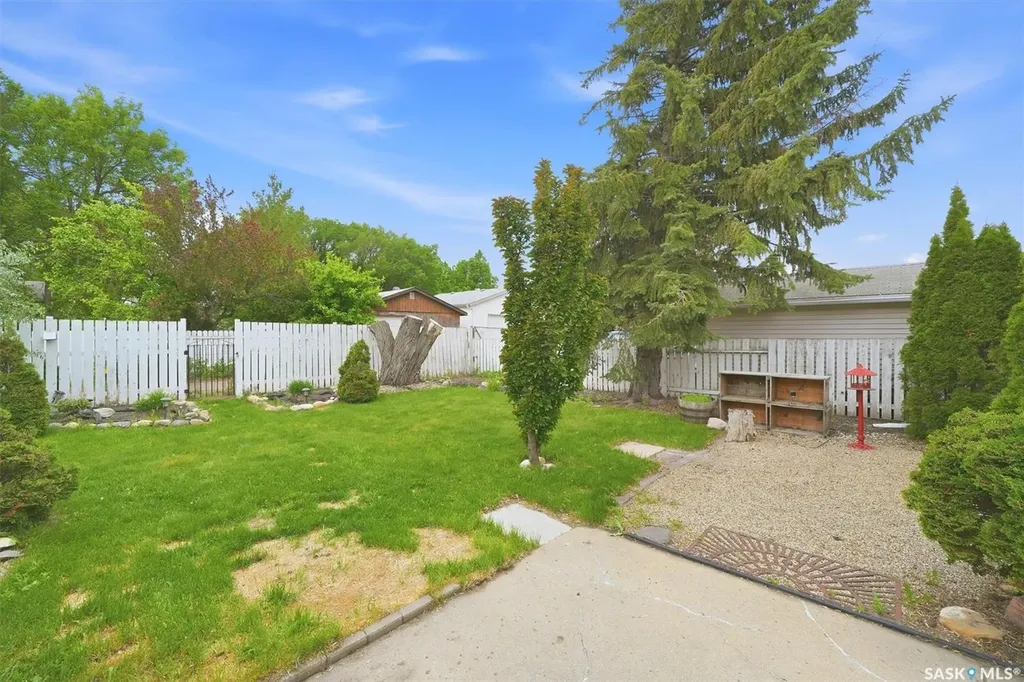 15 Selkirk Crescent Saskatoon SK S7L 4J4