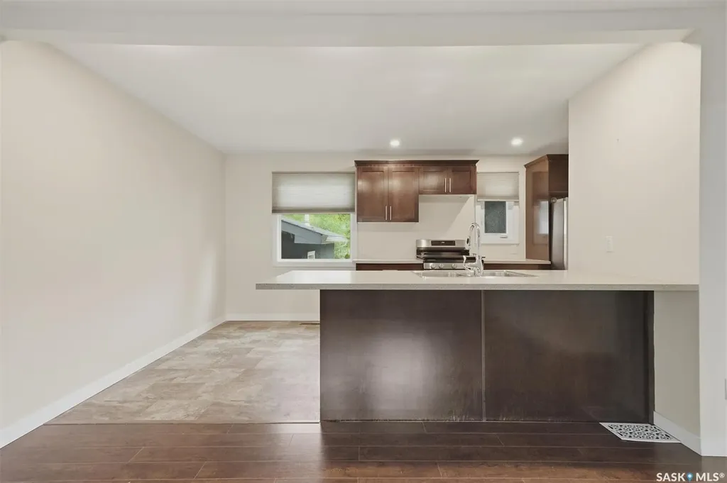 15 Selkirk Crescent Saskatoon SK S7L 4J4