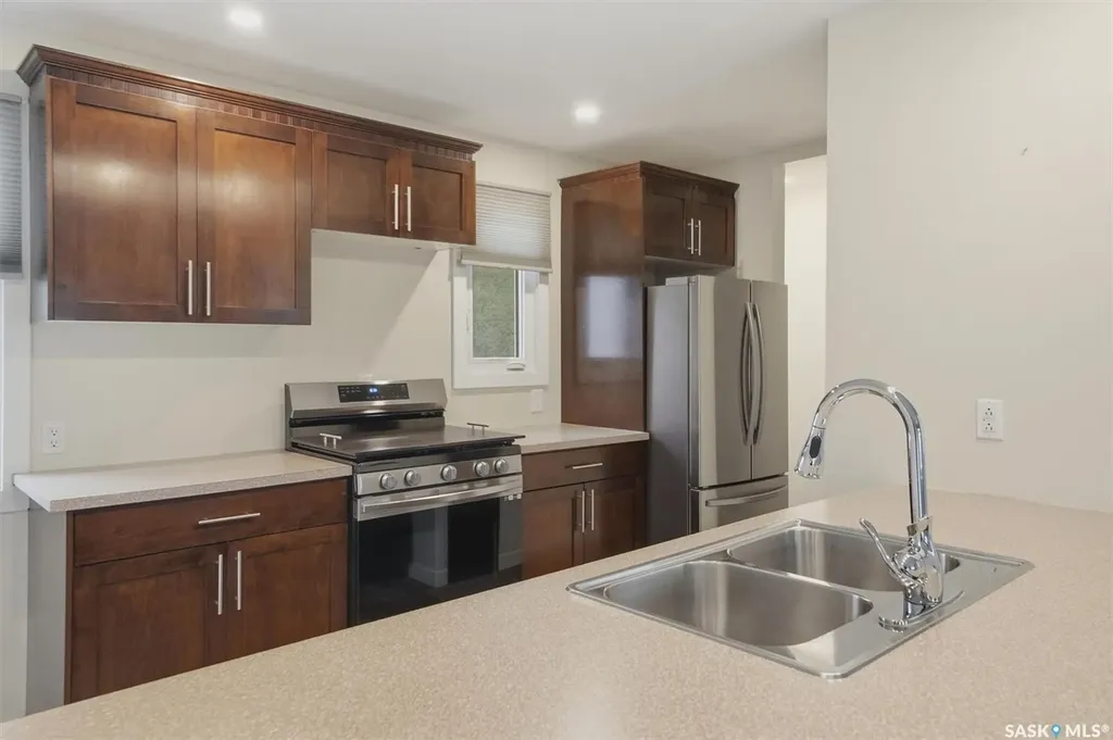 15 Selkirk Crescent Saskatoon SK S7L 4J4