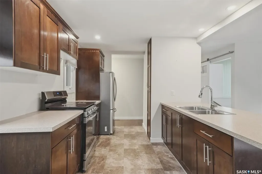 15 Selkirk Crescent Saskatoon SK S7L 4J4