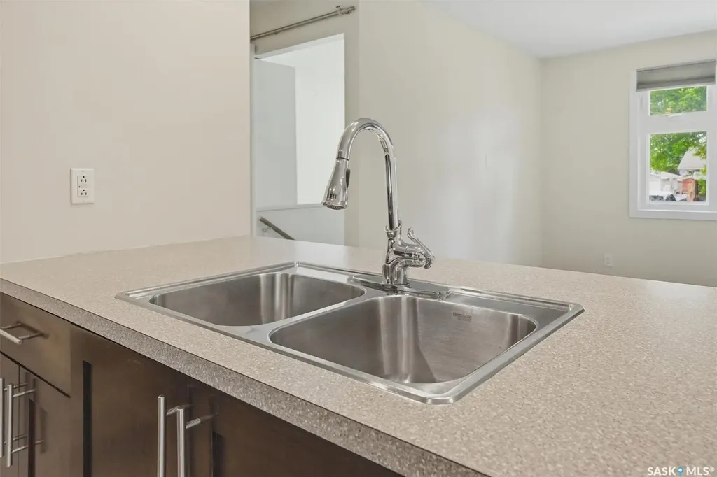 15 Selkirk Crescent Saskatoon SK S7L 4J4