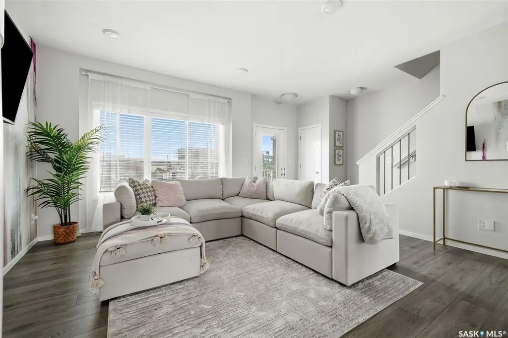 5032 Primrose Green Drive E Regina SK S4V 3S5