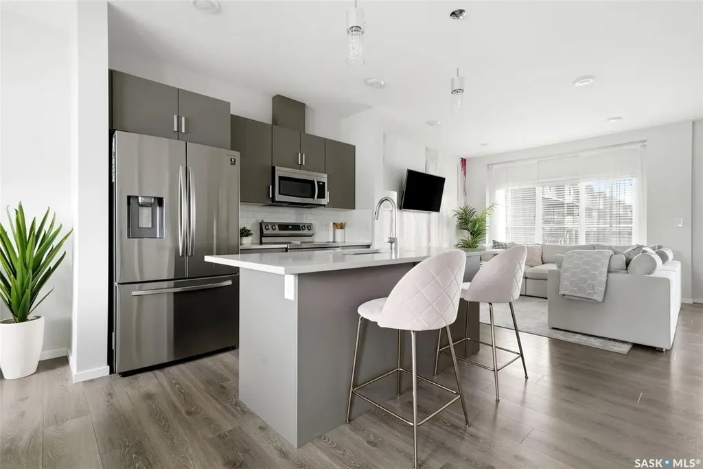 5032 Primrose Green Drive E Regina SK S4V 3S5
