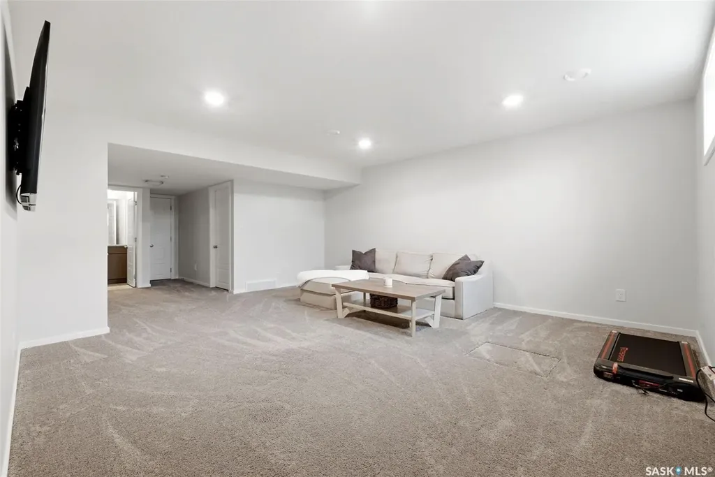 5032 Primrose Green Drive E Regina SK S4V 3S5