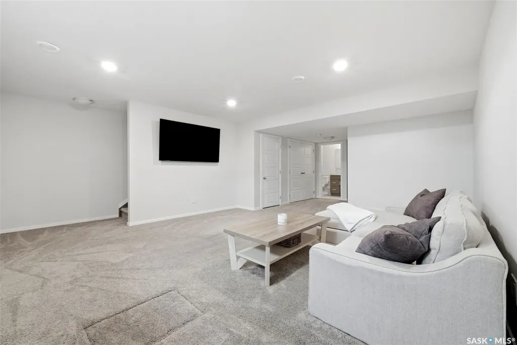 5032 Primrose Green Drive E Regina SK S4V 3S5