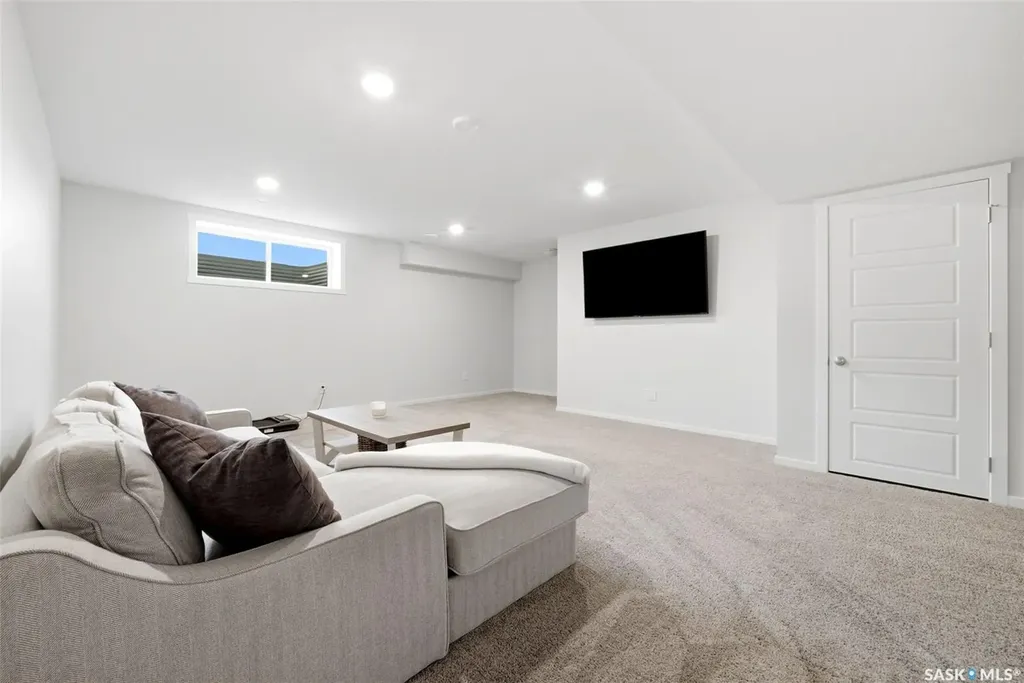 5032 Primrose Green Drive E Regina SK S4V 3S5