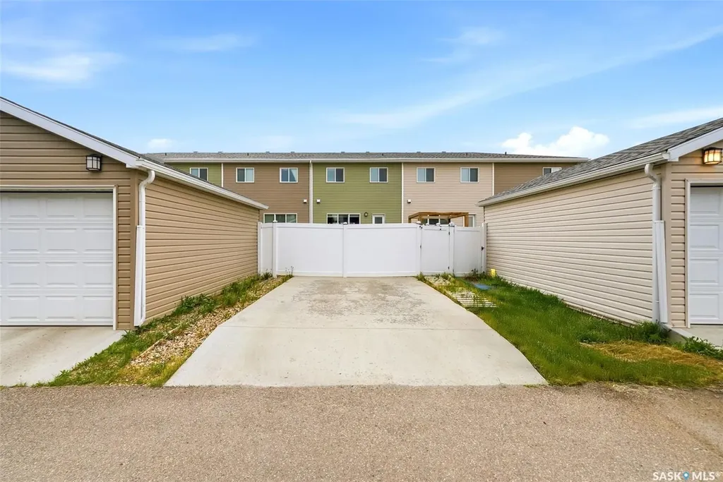 5032 Primrose Green Drive E Regina SK S4V 3S5