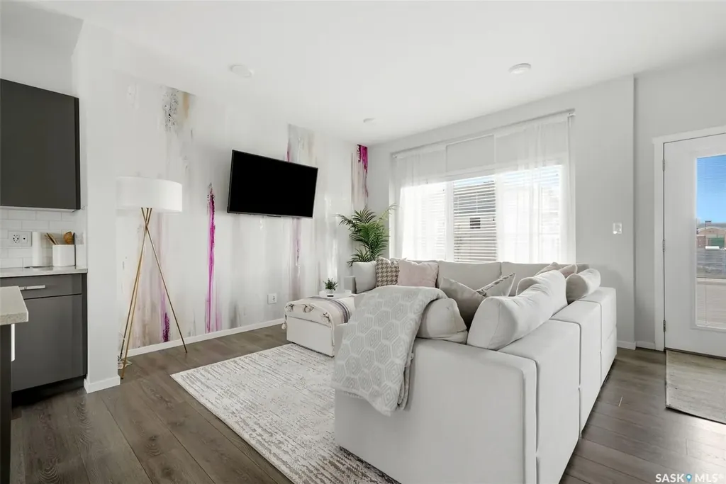 5032 Primrose Green Drive E Regina SK S4V 3S5