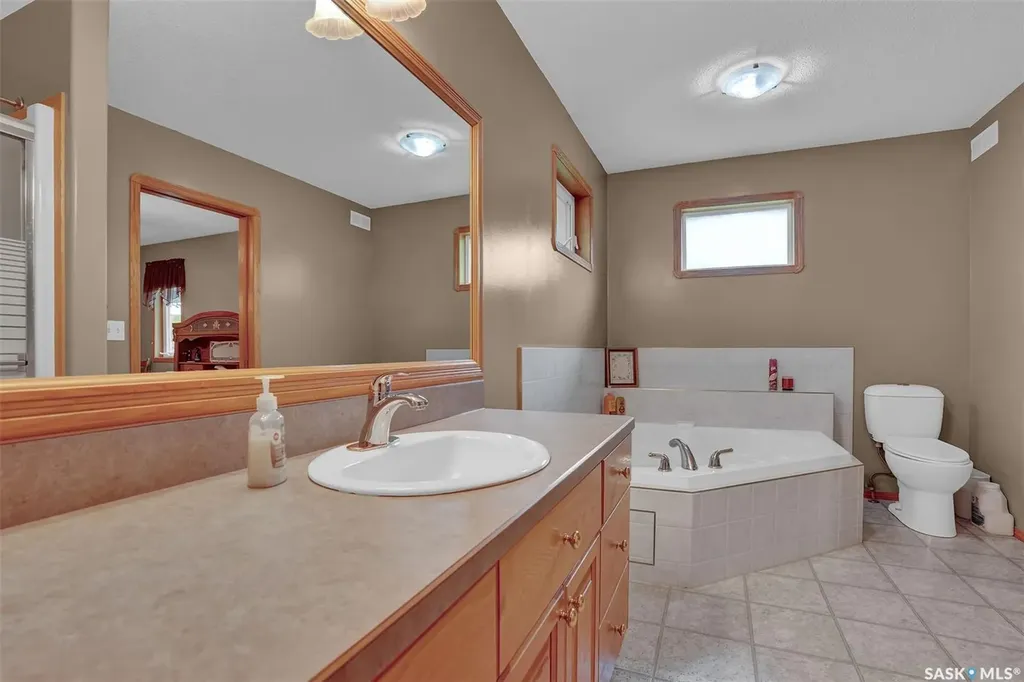 33 Lott Road White City SK S4L 5B1