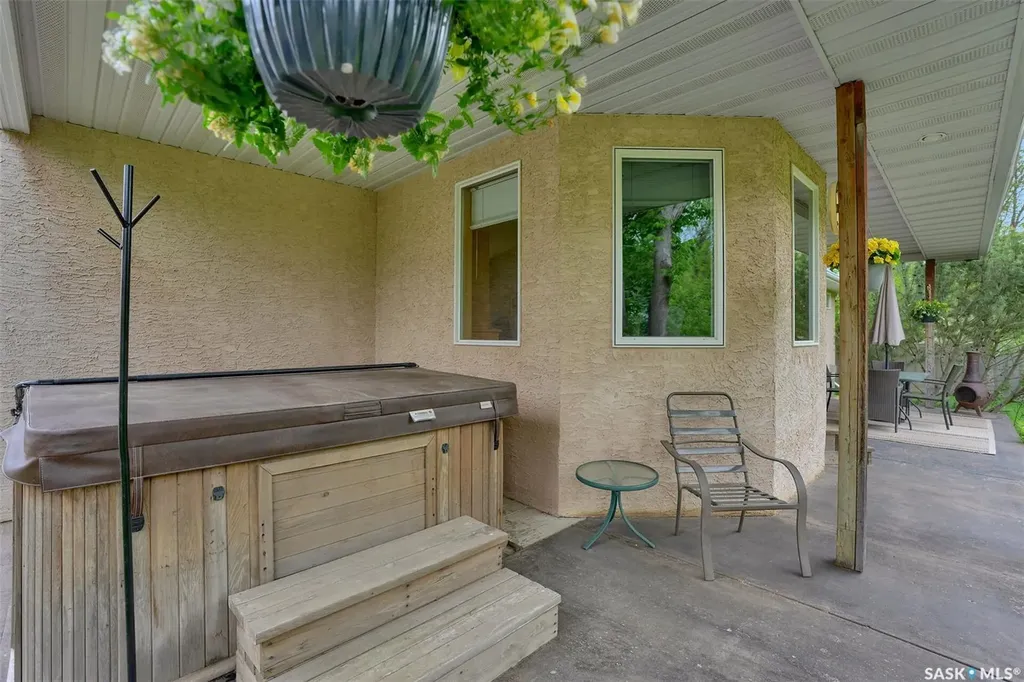33 Lott Road White City SK S4L 5B1