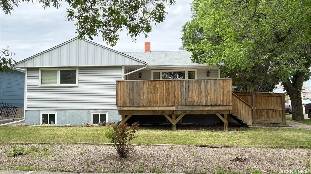 201 Walsh Street Maple Creek SK S0N 1N0