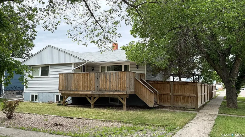 201 Walsh Street Maple Creek SK S0N 1N0