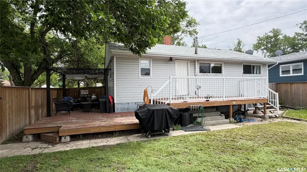 201 Walsh Street Maple Creek SK S0N 1N0