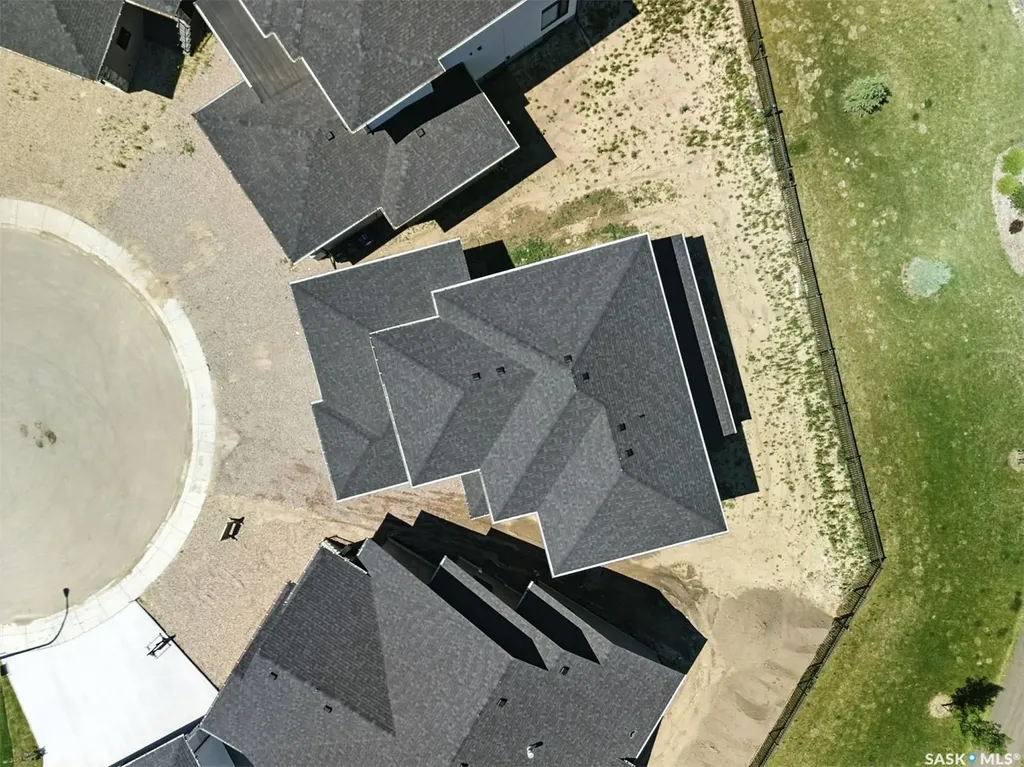 319 Woolf Bay Saskatoon SK S7W 1E5