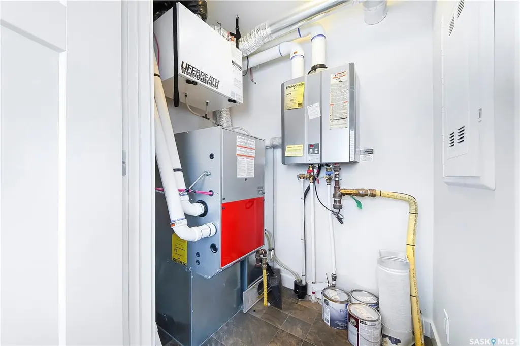 250 Akhtar Bend Saskatoon SK S7W 0W4
