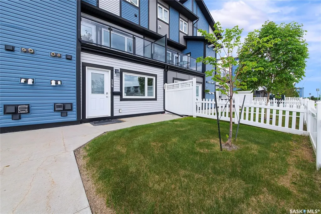 250 Akhtar Bend Saskatoon SK S7W 0W4