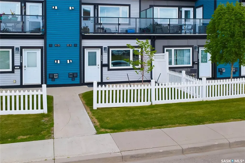 250 Akhtar Bend Saskatoon SK S7W 0W4