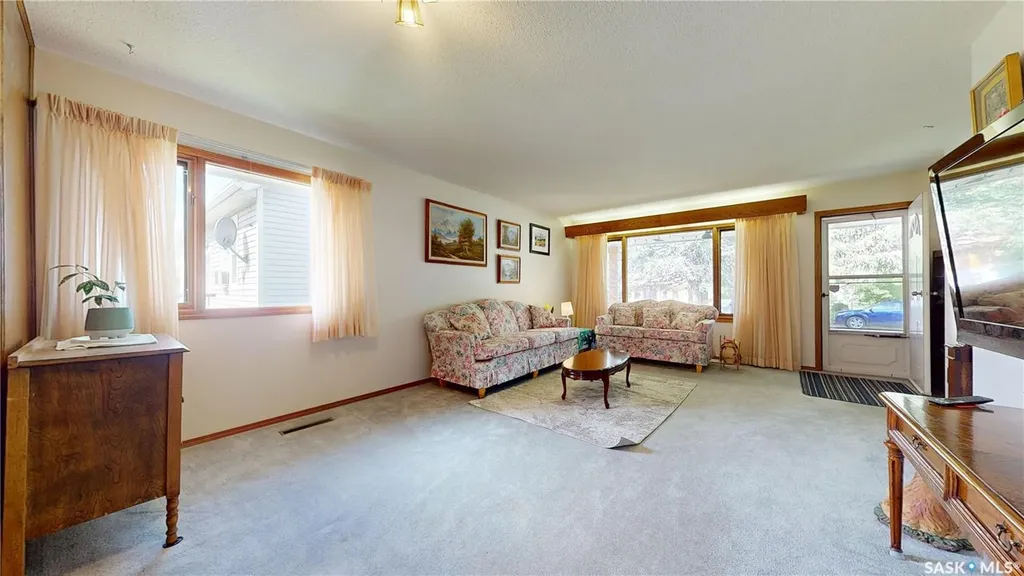 210 Cypress Street Maple Creek SK S0N 1N0