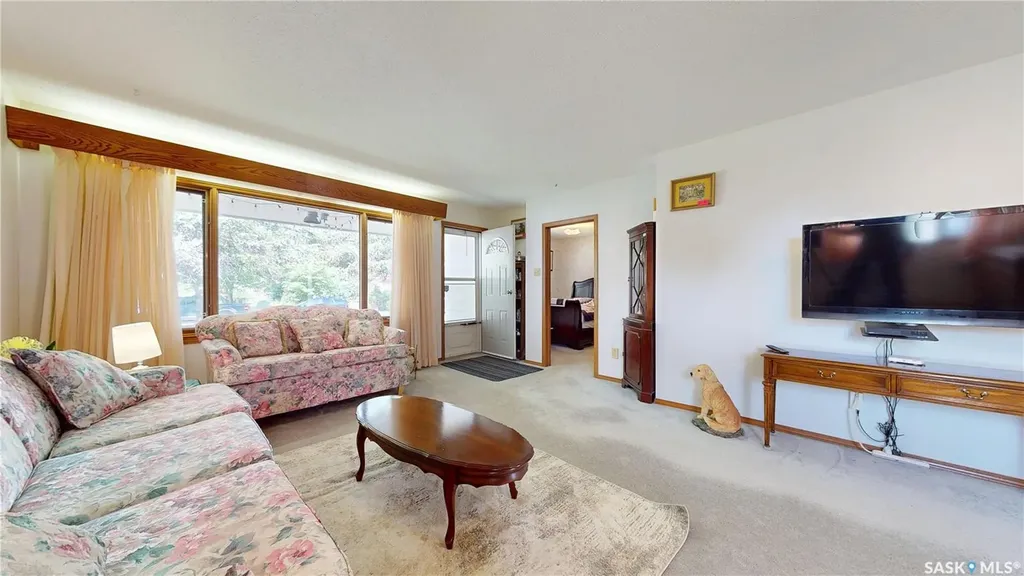 210 Cypress Street Maple Creek SK S0N 1N0