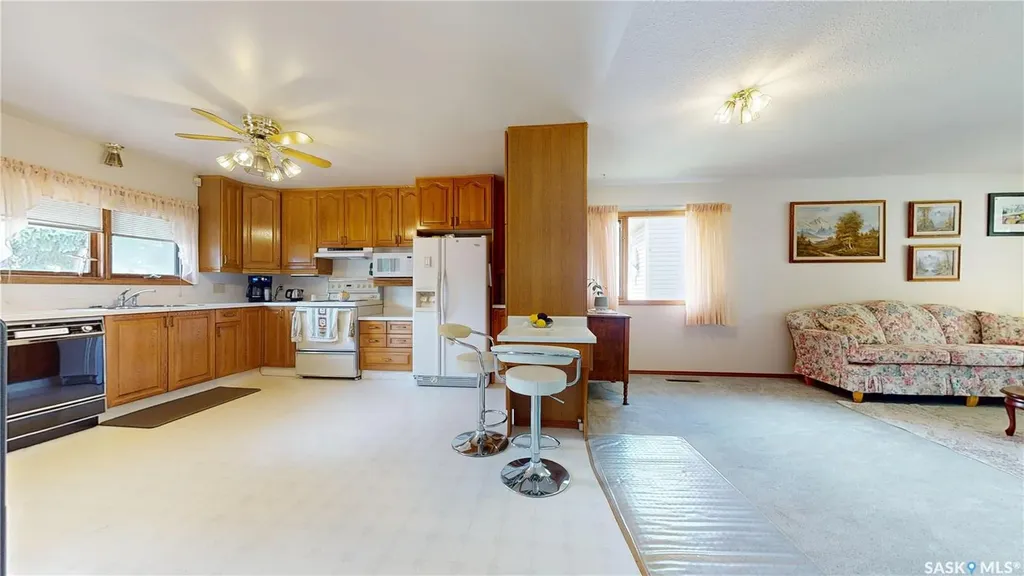 210 Cypress Street Maple Creek SK S0N 1N0