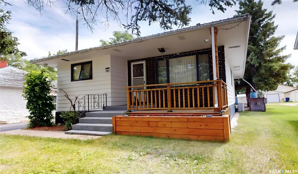 210 Cypress Street Maple Creek SK S0N 1N0