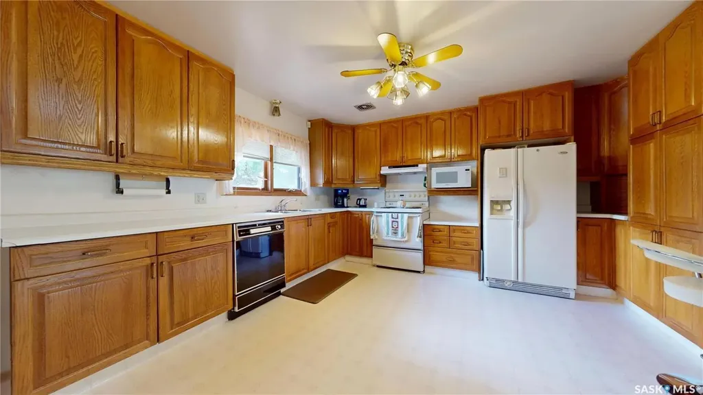 210 Cypress Street Maple Creek SK S0N 1N0