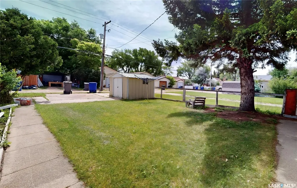 210 Cypress Street Maple Creek SK S0N 1N0