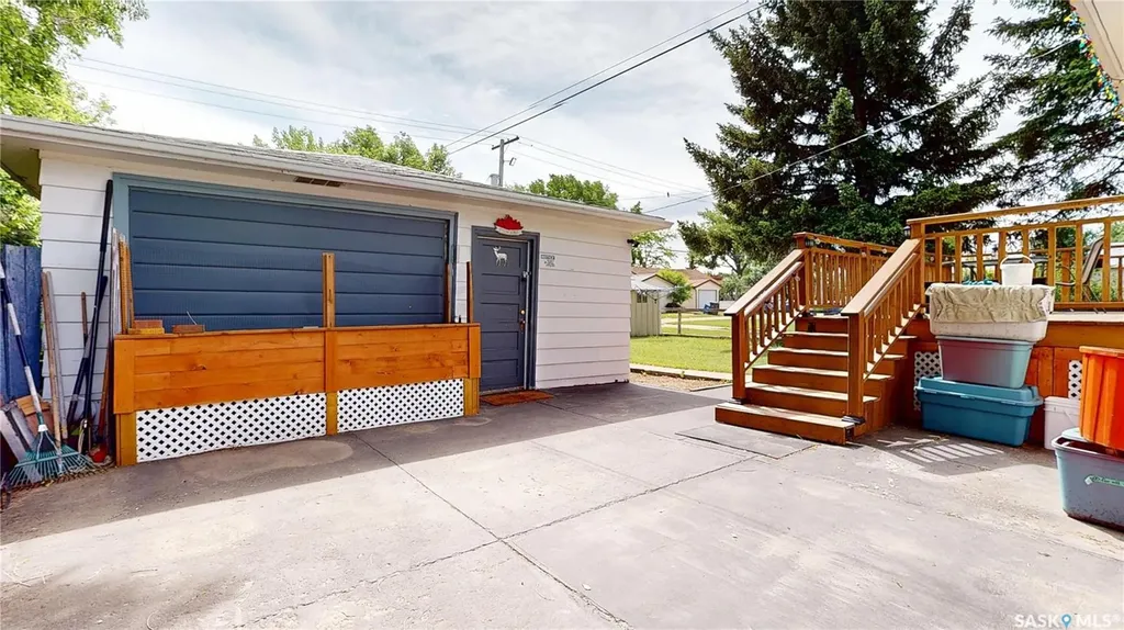 210 Cypress Street Maple Creek SK S0N 1N0