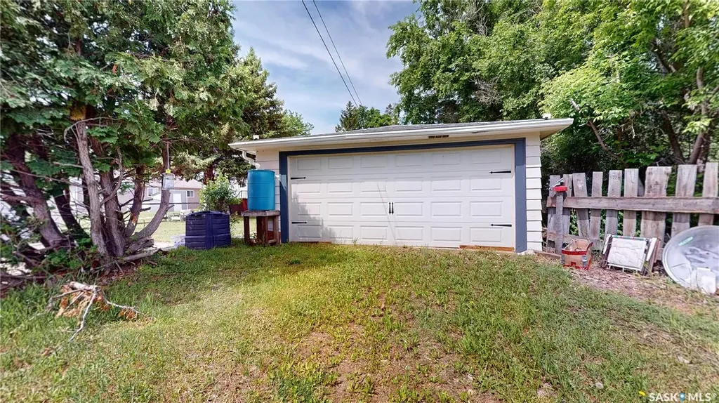 210 Cypress Street Maple Creek SK S0N 1N0