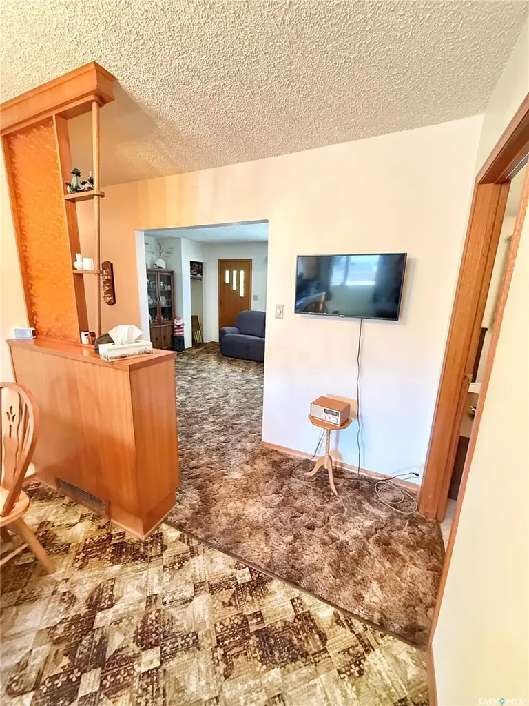 521 Elizabeth Street Weyburn SK S4H 1S5