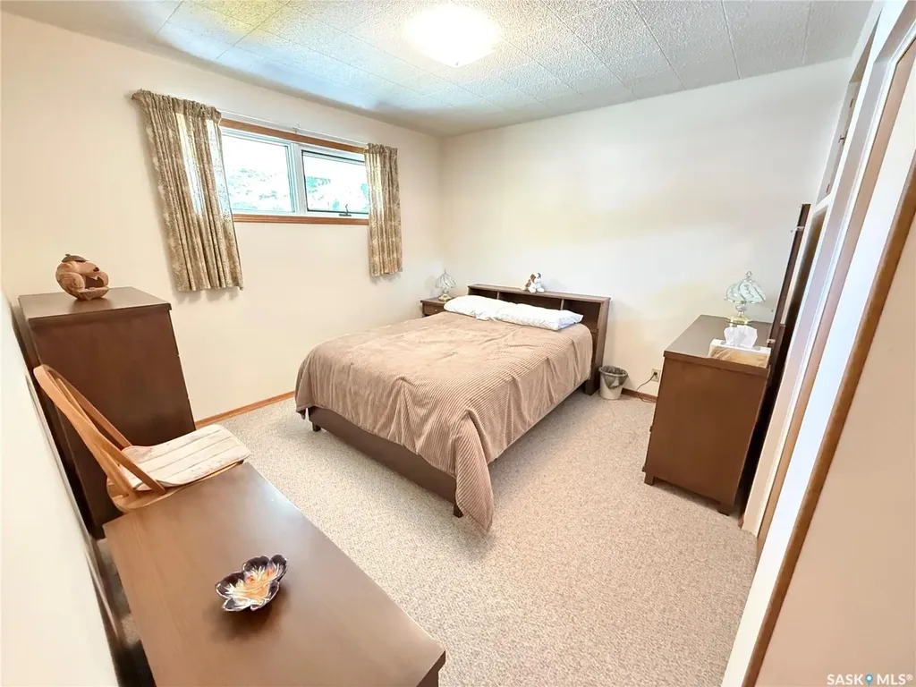521 Elizabeth Street Weyburn SK S4H 1S5