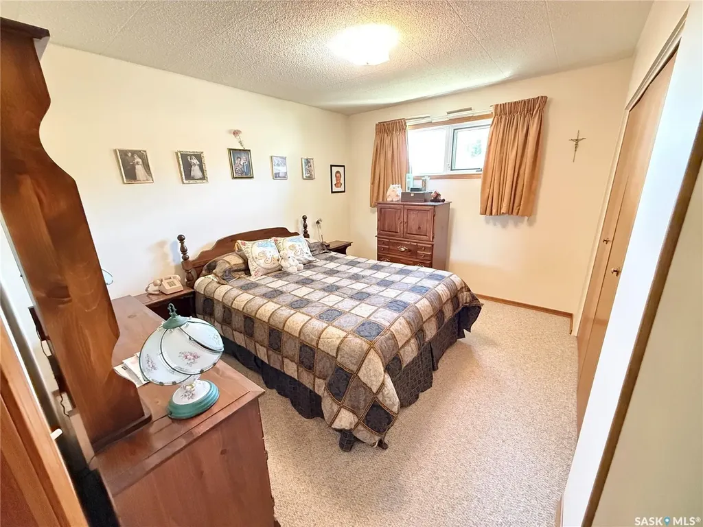521 Elizabeth Street Weyburn SK S4H 1S5