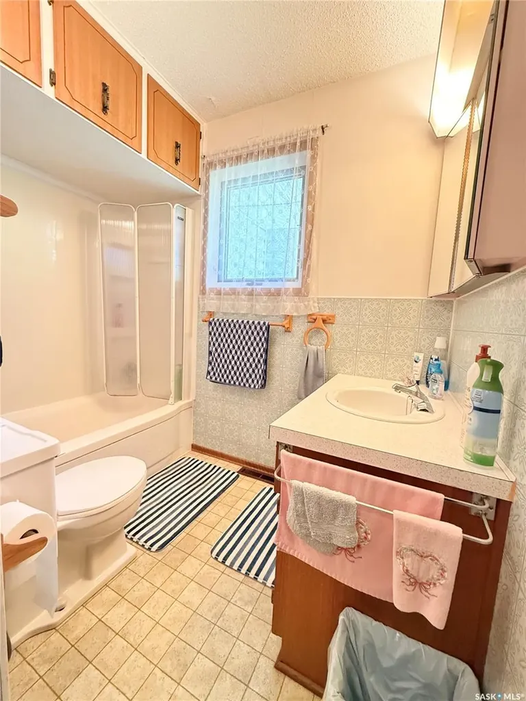 521 Elizabeth Street Weyburn SK S4H 1S5