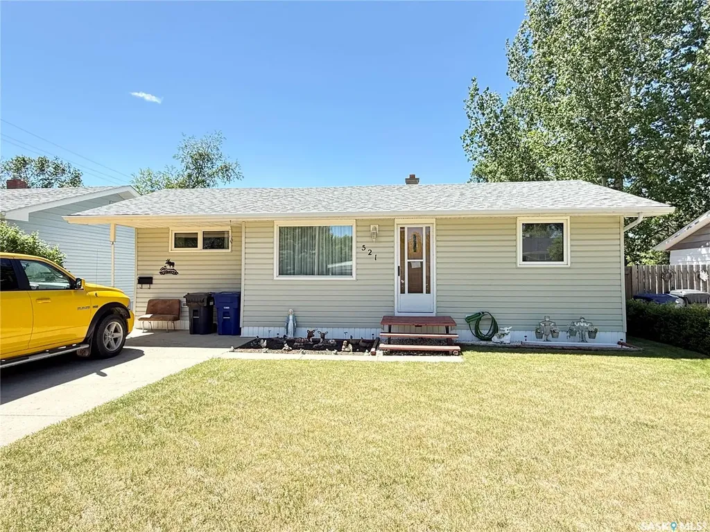 521 Elizabeth Street Weyburn SK S4H 1S5