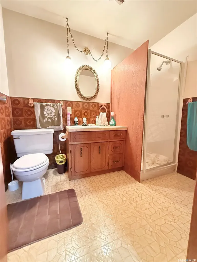 521 Elizabeth Street Weyburn SK S4H 1S5