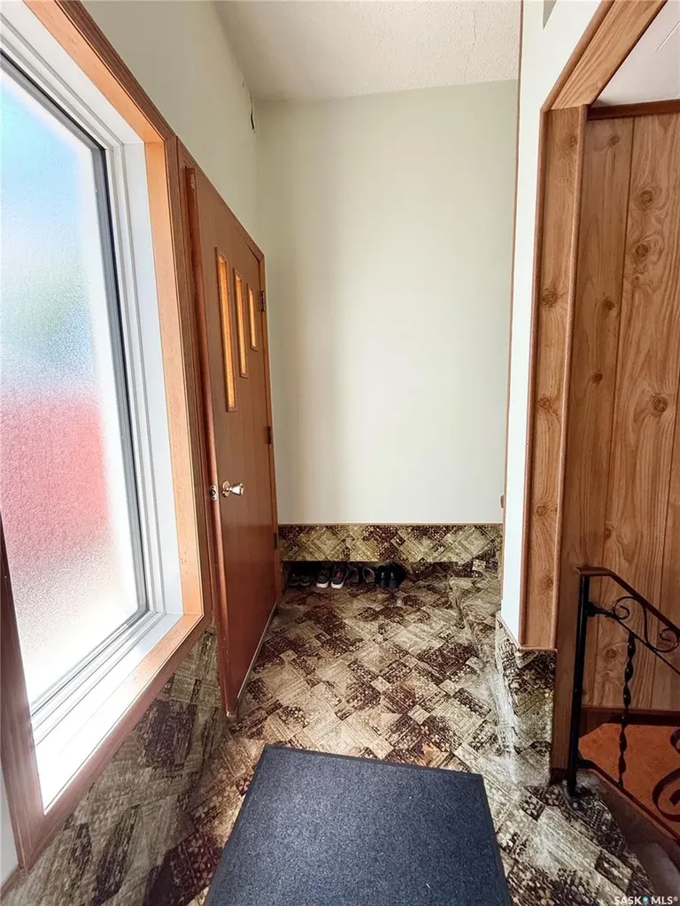 521 Elizabeth Street Weyburn SK S4H 1S5