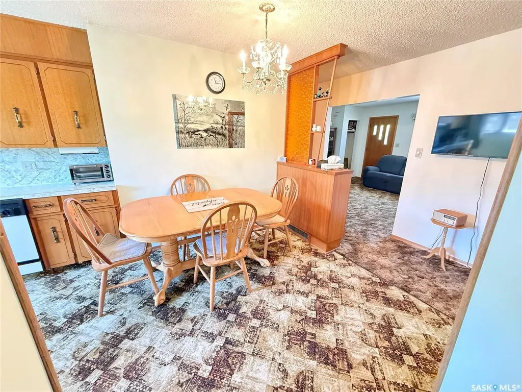 521 Elizabeth Street Weyburn SK S4H 1S5