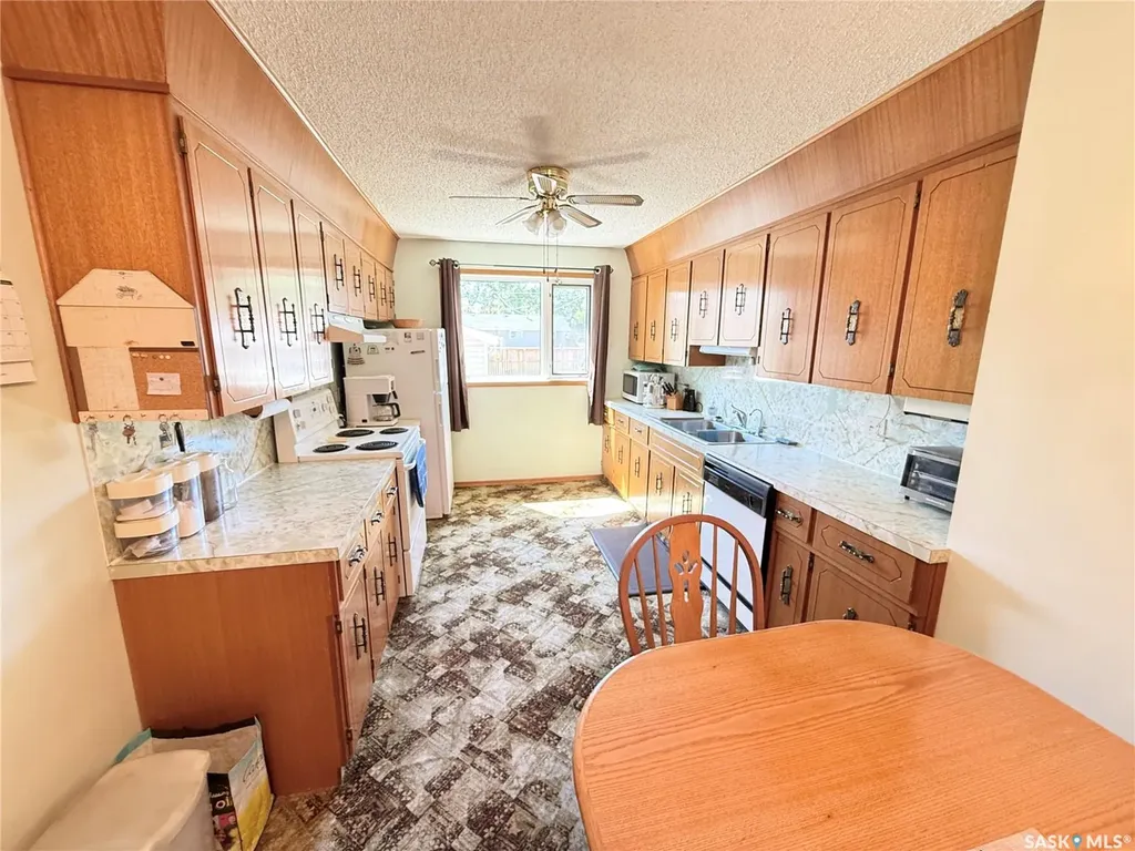 521 Elizabeth Street Weyburn SK S4H 1S5