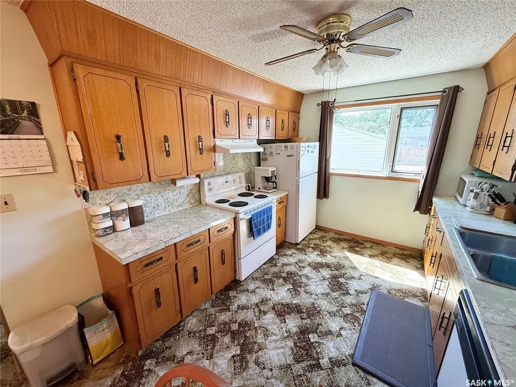 521 Elizabeth Street Weyburn SK S4H 1S5