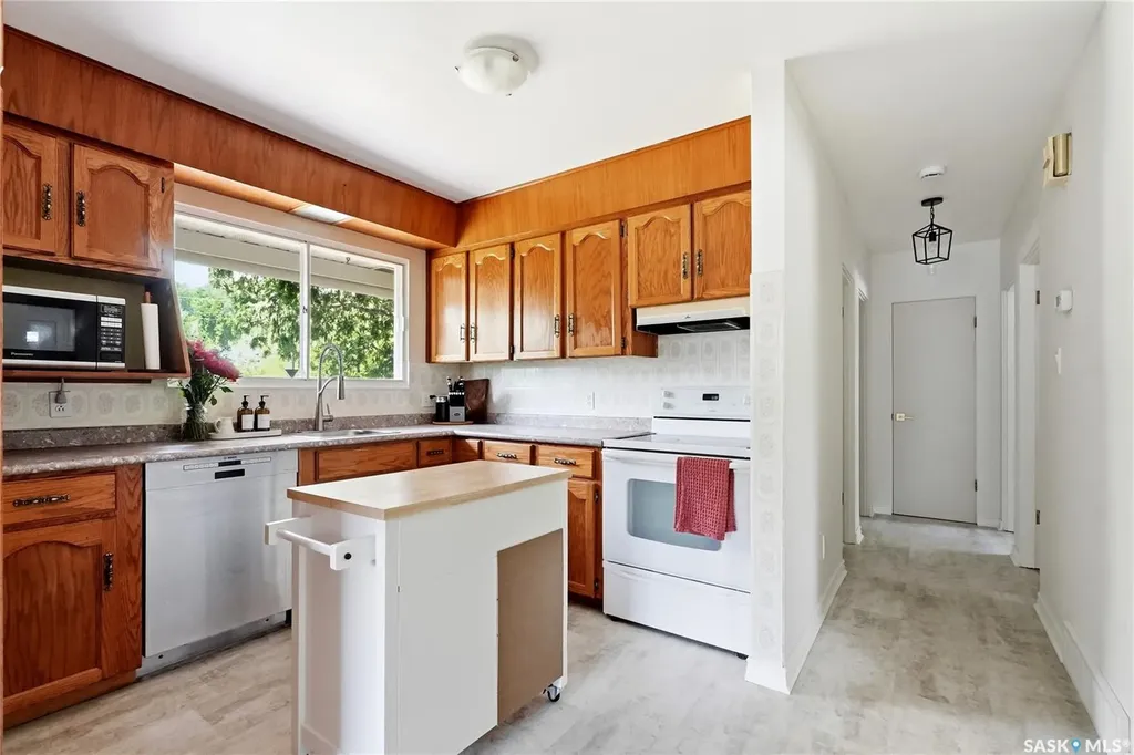 25 Murphy Crescent Saskatoon SK S7J 2T5