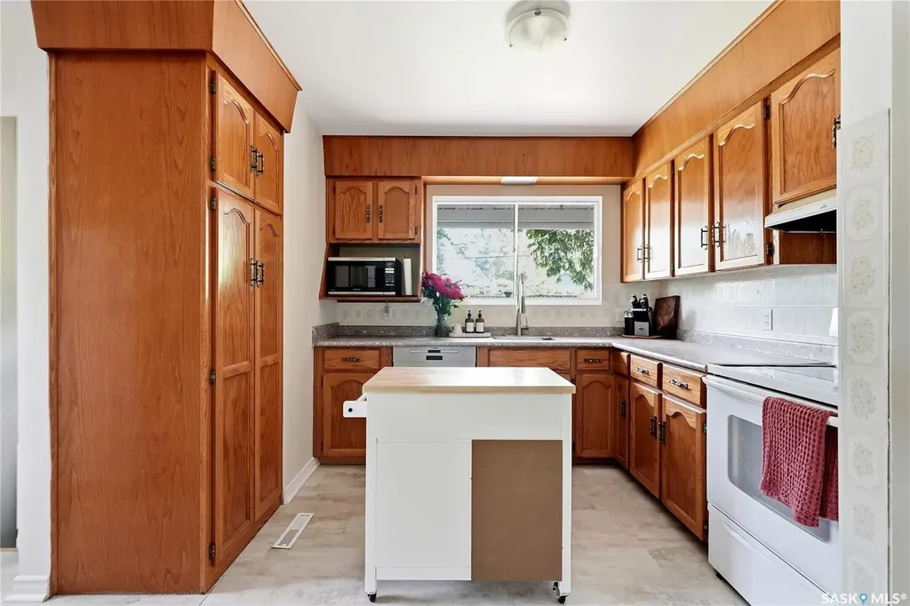 25 Murphy Crescent Saskatoon SK S7J 2T5