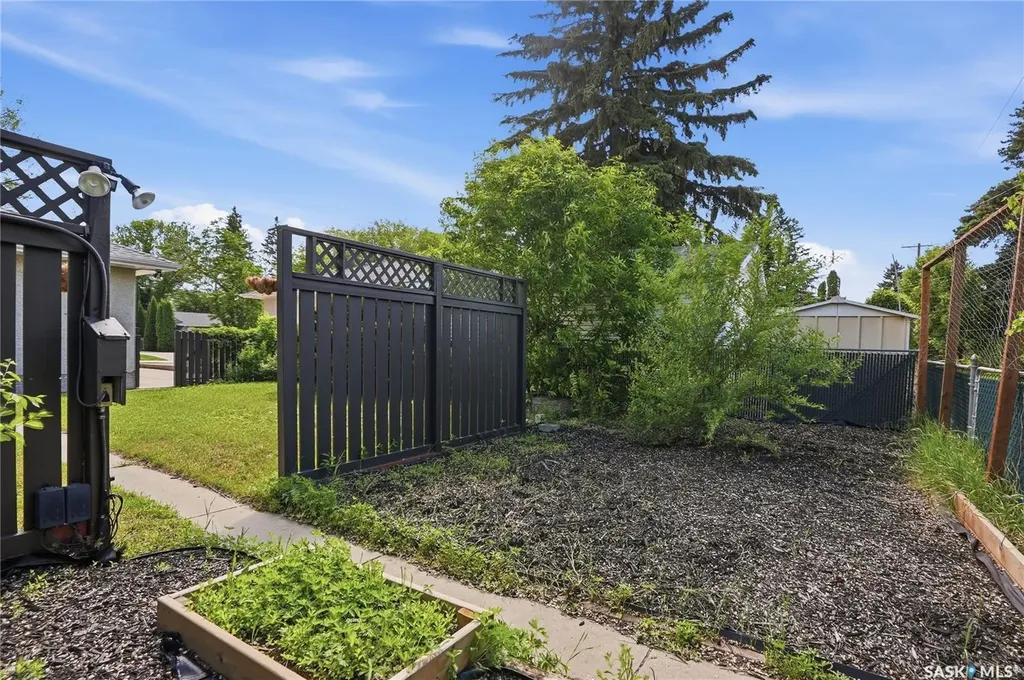 25 Murphy Crescent Saskatoon SK S7J 2T5