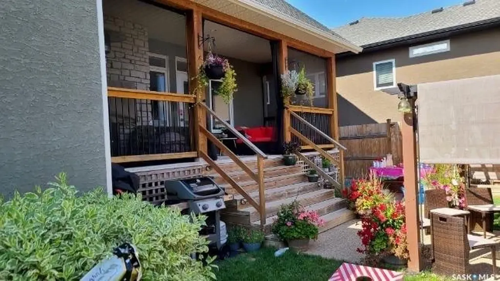 522 Hastings Crescent Saskatoon SK S7V 0E2