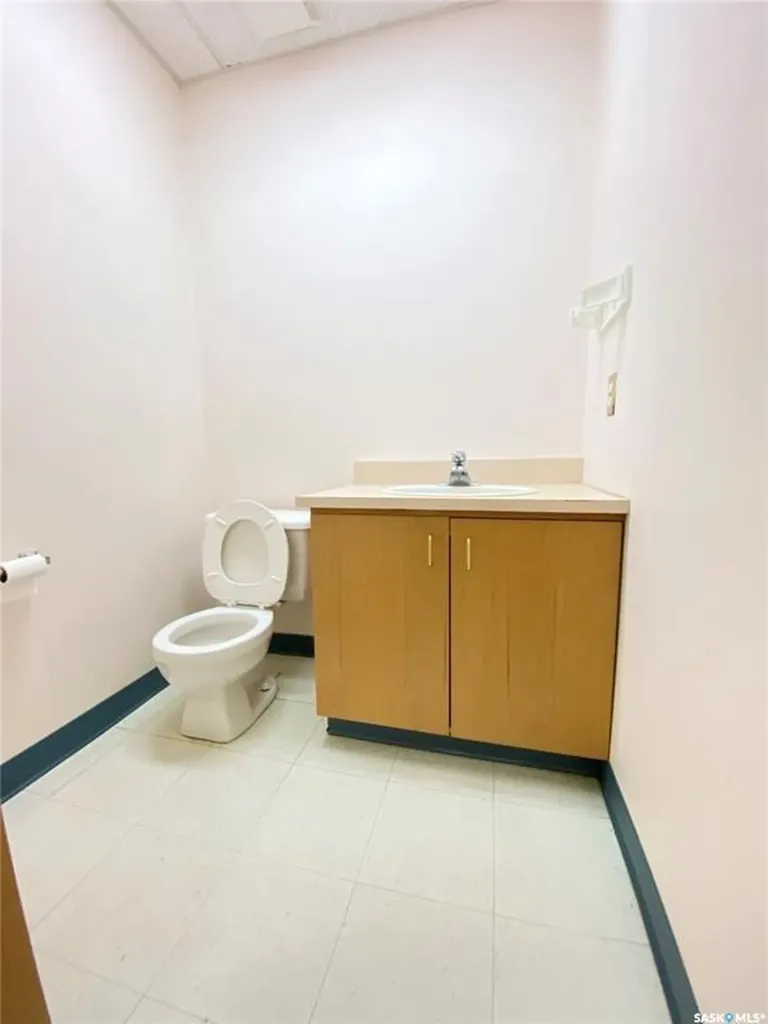 228 Railway Avenue Weyburn SK S4H 0A2